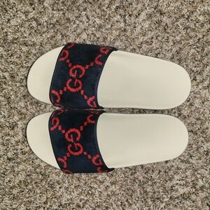 10p% Guaranteed authentic GUCCI Slides sz 39